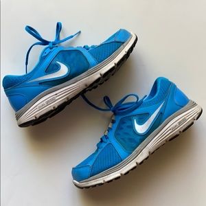 Nike Dual Fusion athletic shoes